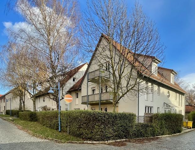 Großzügige DG-Wohnung#Balkon#2-Zimmer#frisch renoviert#ruhige Lage - Foto 1
