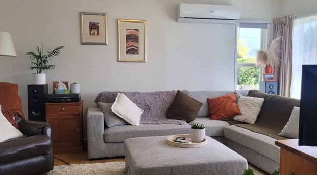 Dry, Warm, Sunny 3 bedroom 1 bathroom fabulous home - Photo 1