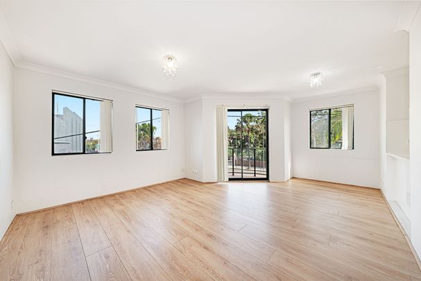 Three Bedroom Apartment with Tandem Parking - Photo 1