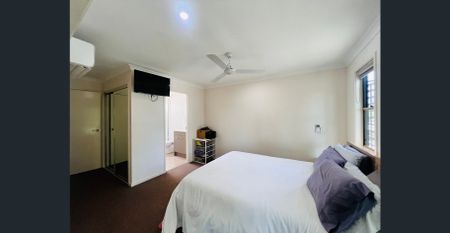 3 BEDROOMS, 3 BATHROOMS, 3 KITCHENS & FULLY FURNISHED THROUGHOUT - NOT TO BE MISSED! - Photo 5