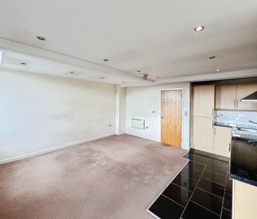 2 bedroom penthouse to rent - Photo 1