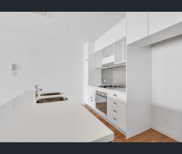 Location Location Location! - Photo 3