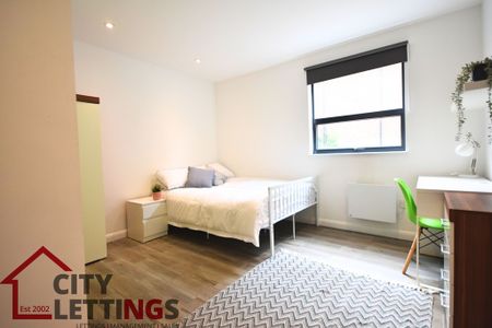 3 Bedroom Apartment - Photo 2