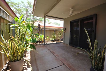 GLORIOUS GODRICK - 3x2 + Fully Fenced - Photo 5