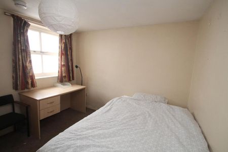 5 bedroom private hall to rent - Photo 2