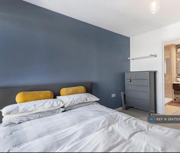 1 bedroom in a flat share to rent - Photo 3