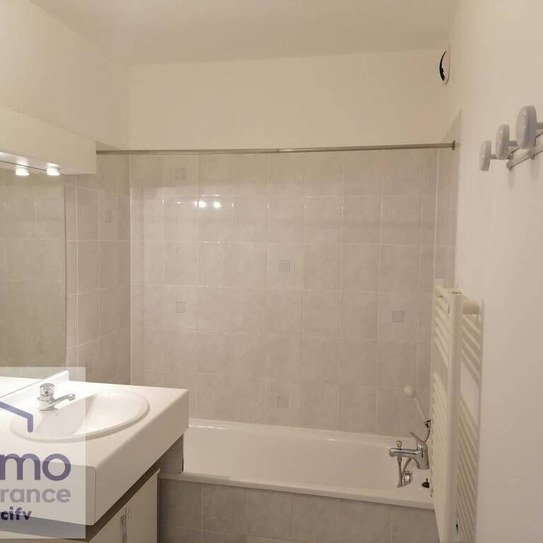 Location Appartement 4 pièces 80m² VIF 38450 - Photo 1