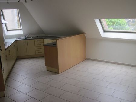 Bijzonder ruim appartement in hartje Kruishoutem. - Photo 4