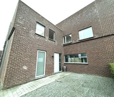 Moderne woning met tuin gelegen in rustige wijk - Photo 6