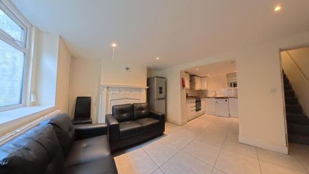 6 bedroom terraced house to rent - Photo 3