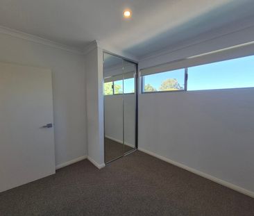 FABULOUS REAR 2 BEDROOOM 2 BATHROOM APARTMENT - Photo 3