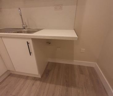 Studio Flat, Minster Rd, NW2 - Photo 2