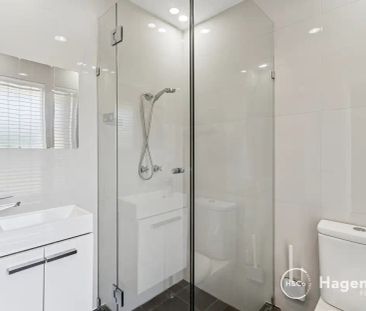 “Lovely Spacious Family Home” - Photo 1
