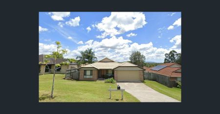 Spacious Family Home! - Photo 3