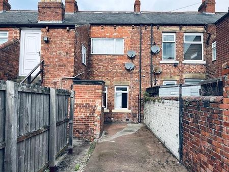 2 bedroom ground floor flat to rent - Photo 3
