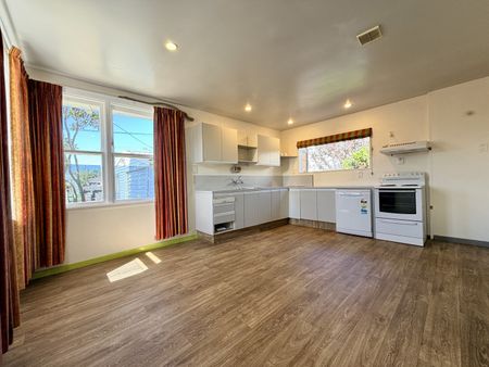29 Uxbridge Street, Redwood - Photo 2