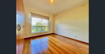 Spacious family home in an exceptional lifestyle location - Photo 5