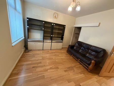 3 Bedroom in LE5 Area - Photo 2