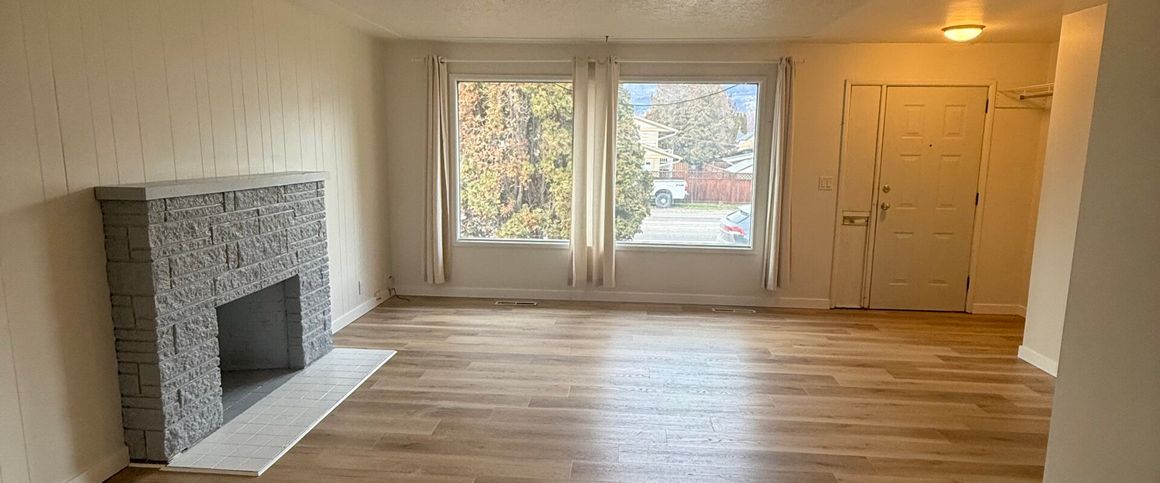 3 bed 1 bath top floor downtown Kelowna - Photo 1