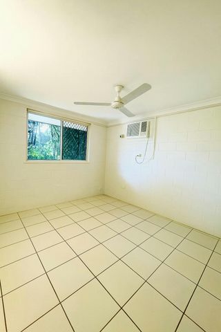 BEAUTIFUL FAMILY HOME WITH POOL - Photo 3