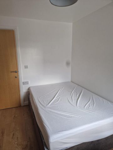 3 bedroom flat to rent - Photo 2
