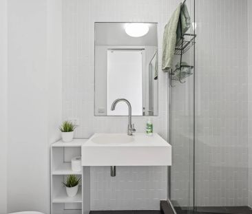 Inner-City Style & Lifestyle Convenience - Photo 4