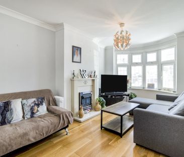 Terraced House to rent - Collindale Avenue, Erith, DA8 - Photo 1