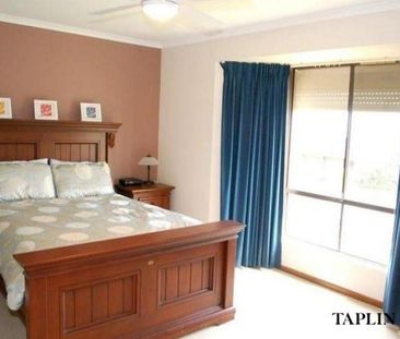 8 Hesperus Street, Hallett Cove - Photo 3