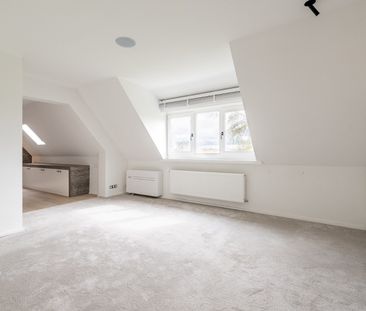 Exclusieve karaktervolle woning op een enorm perceel met 4 slaapkam... - Foto 3