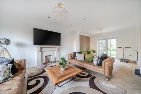 4 bedroom detached house to rent - Photo 2