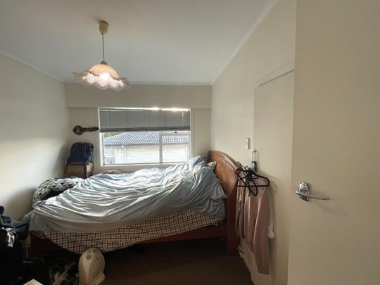 Newly Renovated 3 Bedroom Home – Prime Pakuranga Location - Photo 1
