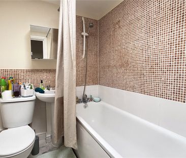 Lynchford Road, Farnborough, Hampshire, GU14 - Photo 6