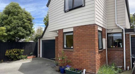 2BR Townhouse in St Albans with parking - Photo 2