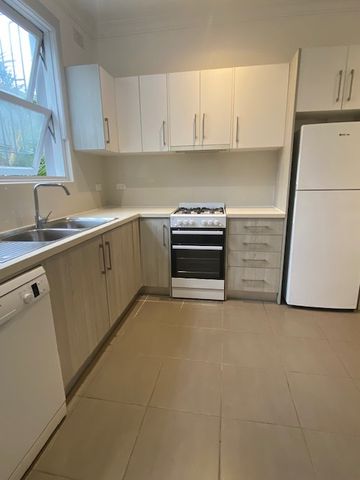 30 Birrell St, Bondi Junction NSW 2022 - House For Rent | Domain - Photo 3