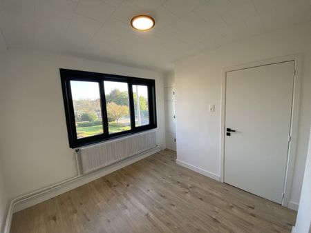 Prachtig opgeknapte en instapklare woning met tuin - Photo 2