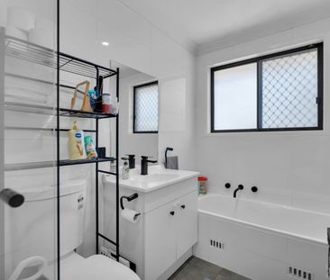 Private Three-Bedroom Villa Offering Ease, Comfort - Photo 5