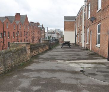 1 bed Shared House for Rent - Photo 2