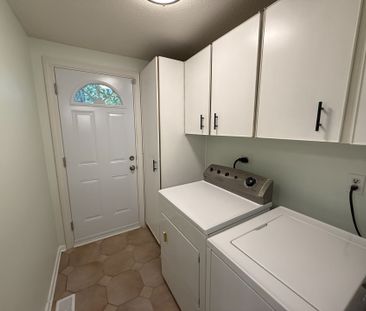 For Lease - 7913 Jeanne D'arc Boulevard, Orleans - Convent Glen and... - Photo 4