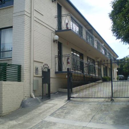 4/883 Park Street, Brunswick VIC 3056 - Photo 4