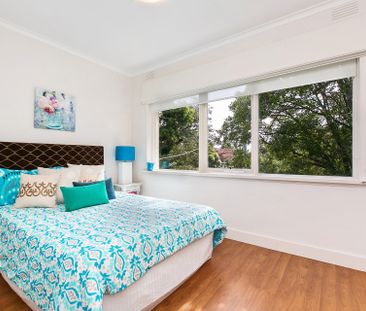 Modern first floor two bedroom apartment in great location! - Photo 6