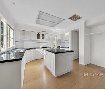 6 Tintern Rise, Glen Waverley - Photo 2
