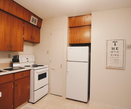 2755 - 31st Ave - 2 Bedroom - Photo 3