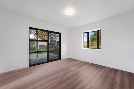 Fully Renovated 8 Room House for Rent in Manurewa - Photo 4