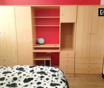 Double Bedroom for rent in 4-Bedroom House in Clontarf - Photo 3