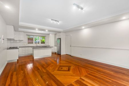 73 Victoria Crescent, Mont Albert. - Photo 2