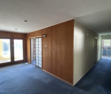 Spacious 3-Bedroom Home with Stunning Picton Harbo... - Photo 4