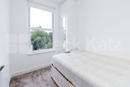 Newly decorated top floor 2 bedroom in a large victorian Building - Photo 5