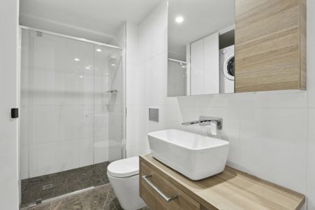 Move-In Ready: Inner City Lifestyle - Photo 5