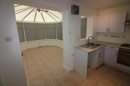 2 bedroom semi-detached house to rent - Photo 3