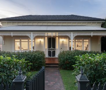 15 Highbury Grove, Kew VIC 3101 - House For Rent | Domain - Photo 2